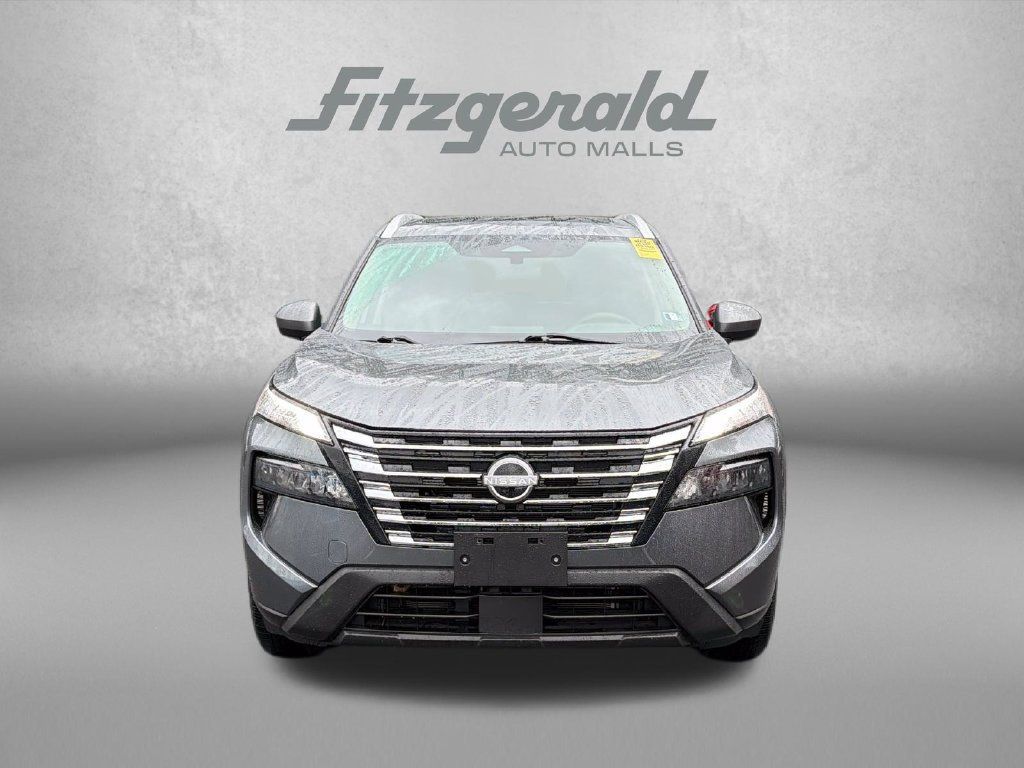Used 2024 Nissan Rogue SV w/ SV Premium Package AWD/4WD image 2