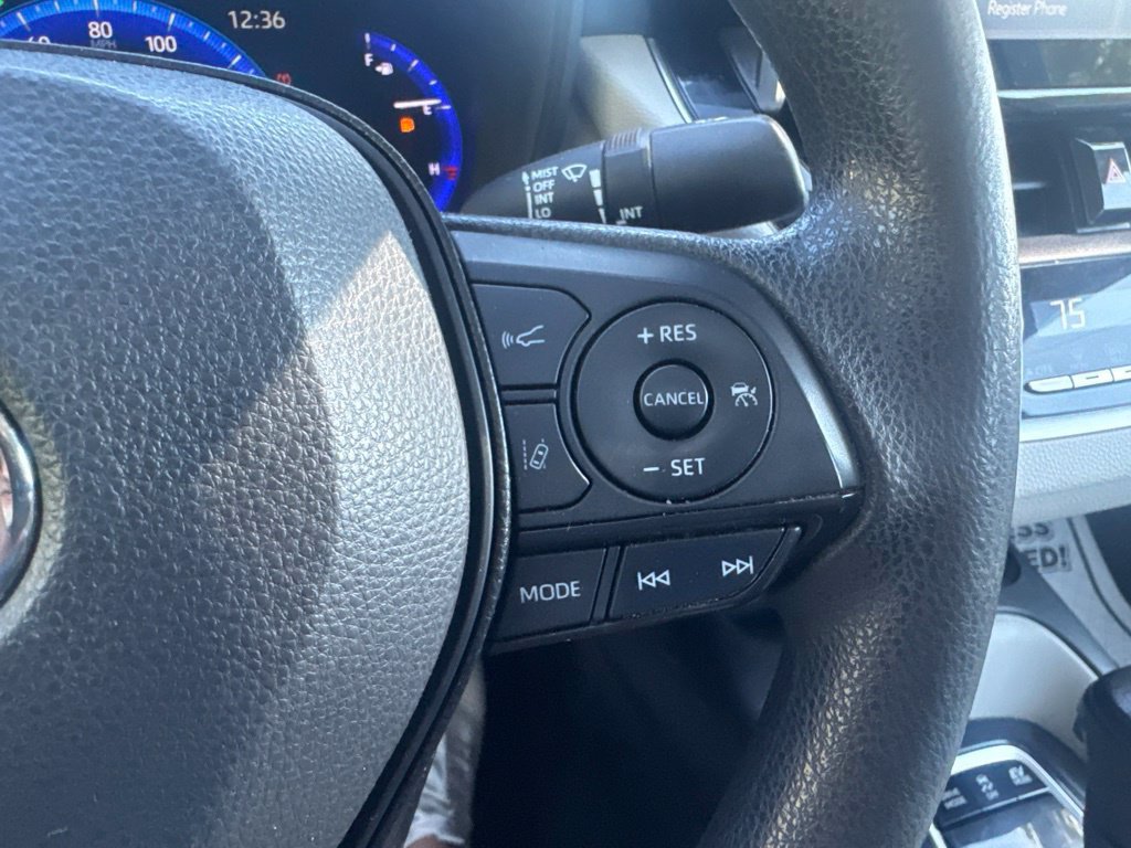 Used 2020 Toyota Corolla LE FWD image 18
