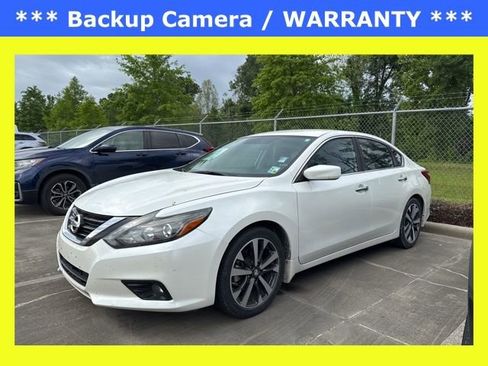Used 2017 Nissan Altima 2.5 SR w/ LED Appearance Package FWD image 1