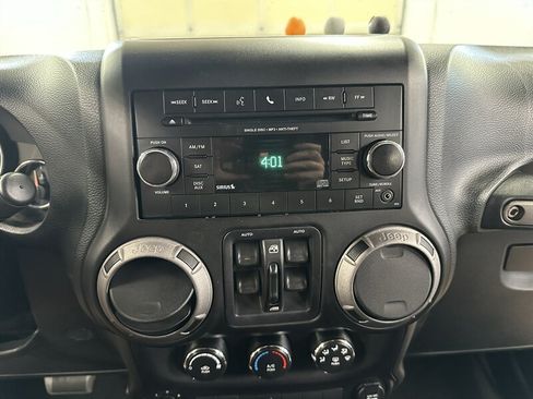 Used 2014 Jeep Wrangler Unlimited Sport w/ Quick Order Package 24S AWD/4WD image 22