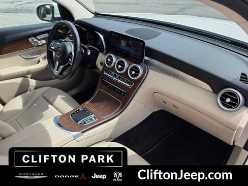 Used 2022 Mercedes-Benz GLC 300 4MATIC image 16