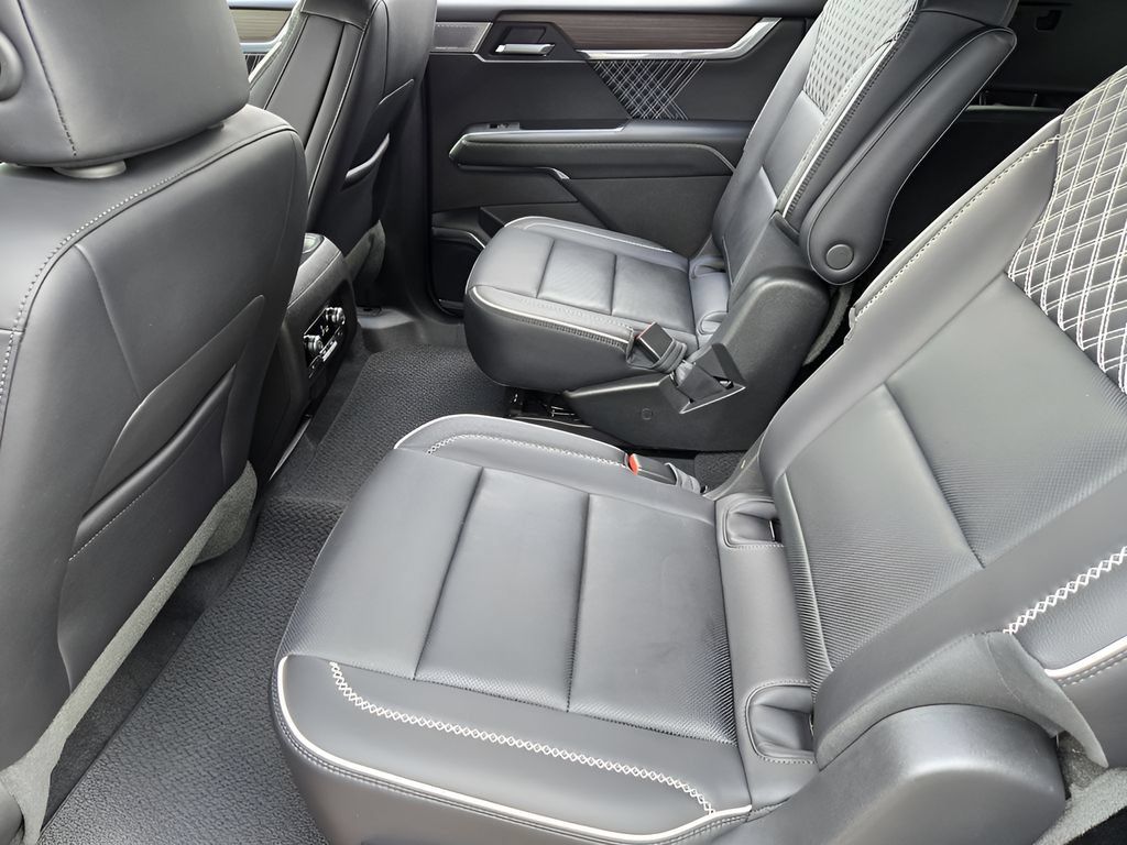 Used 2025 GMC Acadia Denali w/ Super Cruise Package AWD/4WD image 28