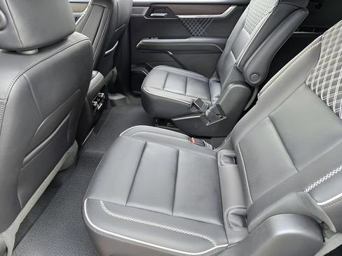 Used 2025 GMC Acadia Denali w/ Super Cruise Package AWD/4WD image 28