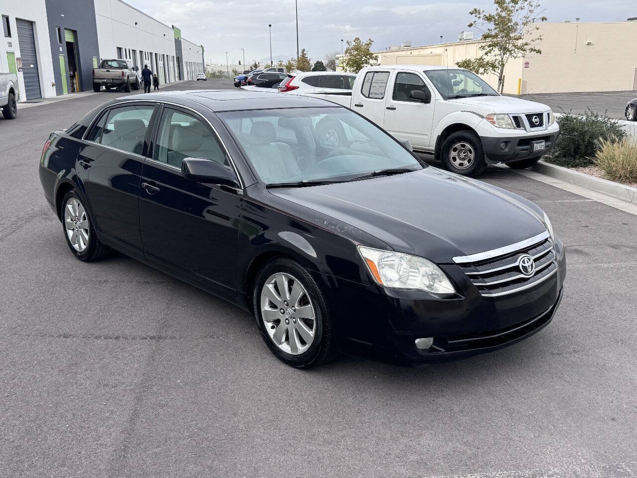 Used 2005 Toyota Avalon XLS FWD image 4