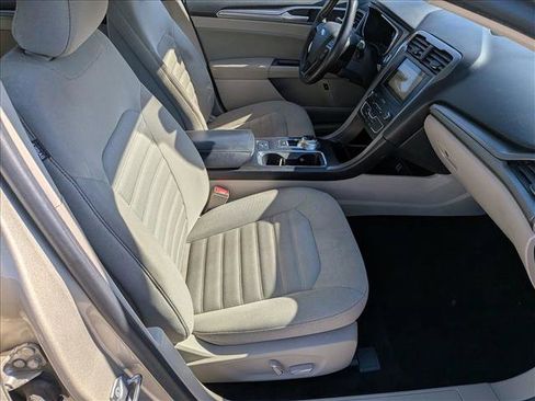 Used 2019 Ford Fusion SE FWD image 24