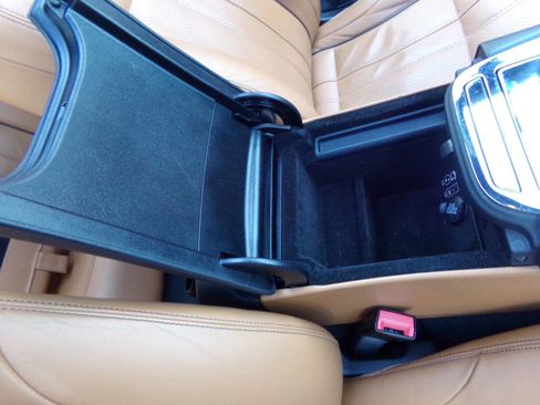 Used 2013 Jaguar XJ AWD image 40