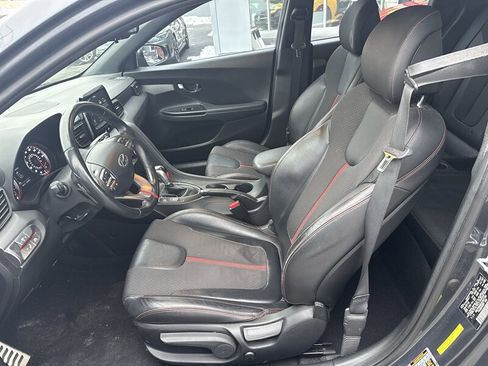 Used 2019 Hyundai Veloster Turbo image 9