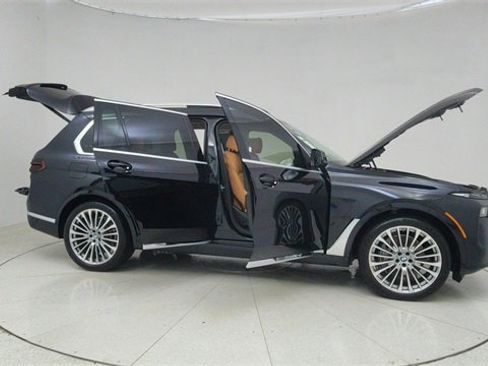 Used 2025 BMW X7 xDrive40i w/ Executive Package image 76