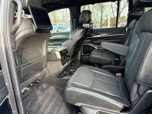 Used 2022 Jeep Wagoneer Series III w/ Premium Group I image 23