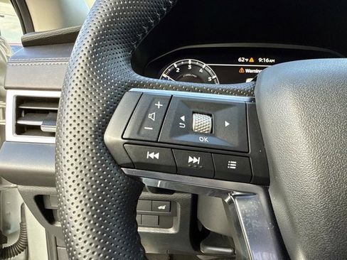 Used 2024 Mitsubishi Outlander SE image 34