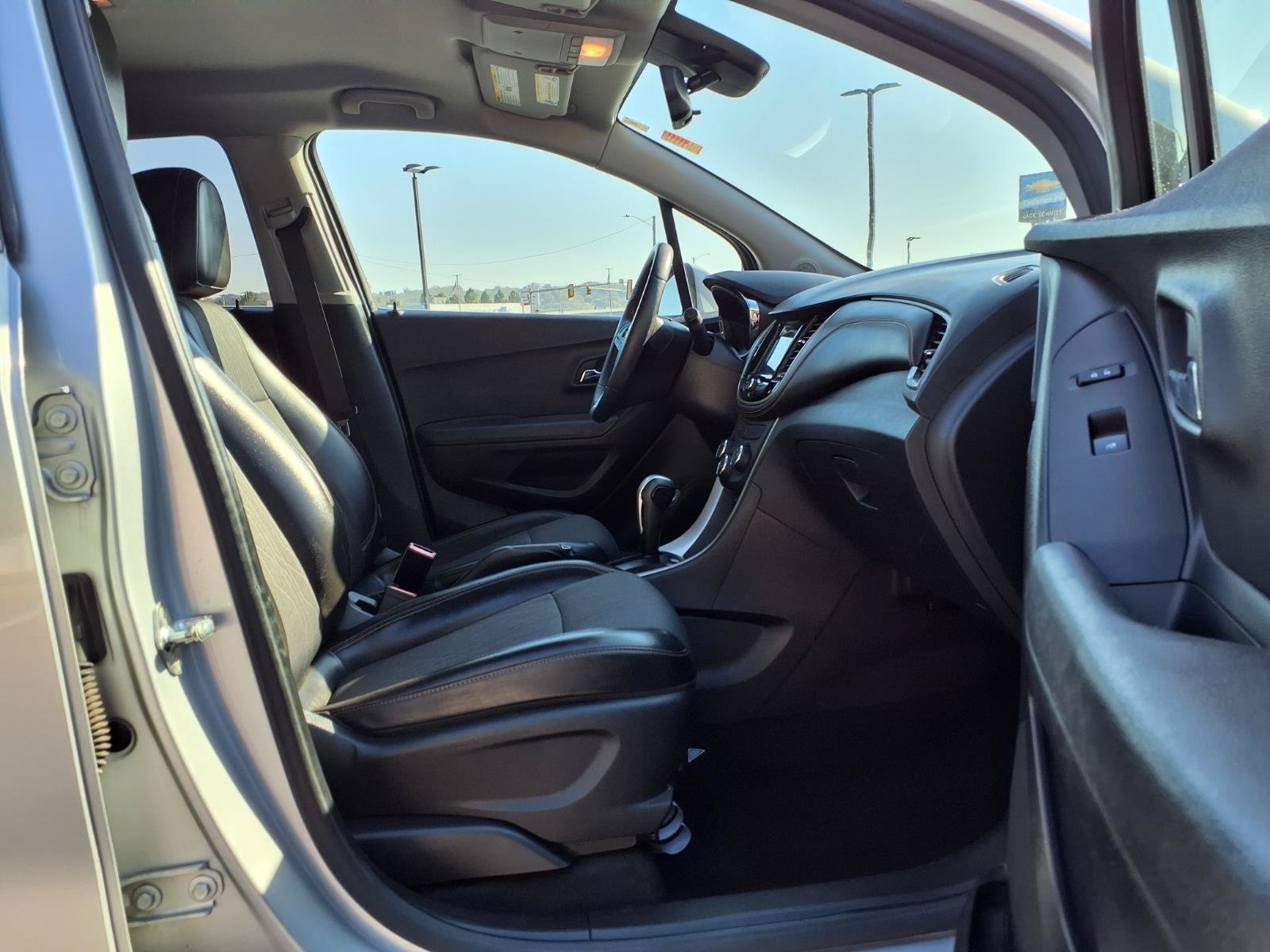 Used 2018 Chevrolet Trax LT w/ LT Convenience Package AWD/4WD image 22