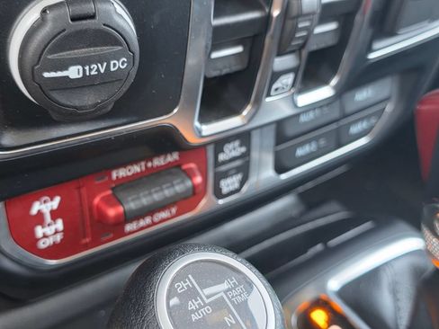 Used 2024 Jeep Wrangler Unlimited Rubicon 4xe AWD/4WD image 29