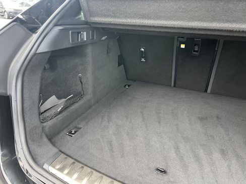 Used 2023 Jaguar F-PACE SVR image 37