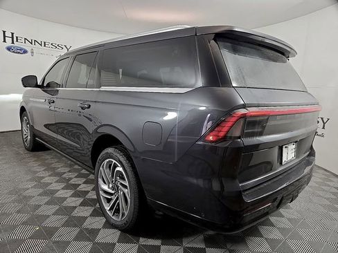 New 2025 Lincoln Navigator L Reserve AWD/4WD image 6