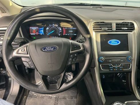 Used 2018 Ford Fusion SE w/ Fusion SE Technology Package image 8