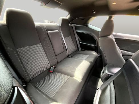 Used 2019 Dodge Challenger SXT RWD image 9