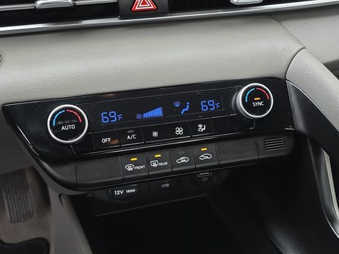 Used 2023 Hyundai Elantra SEL FWD image 25