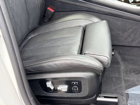 Used 2019 BMW X5 xDrive40i w/ Luxury Seating Package AWD/4WD image 11