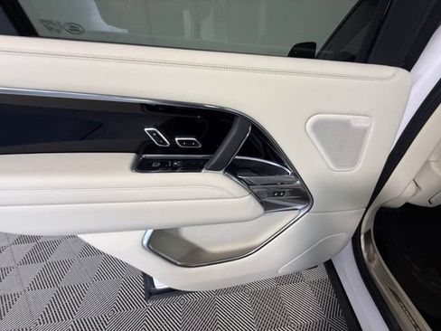 Used 2025 Land Rover Range Rover Long Wheelbase SE AWD/4WD image 28