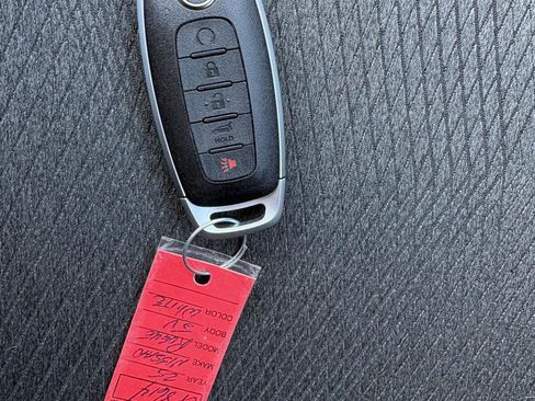 Used 2025 Nissan Rogue SV AWD/4WD image 27