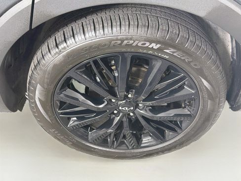 Used 2022 Kia Telluride SX w/ Towing Package FWD image 11