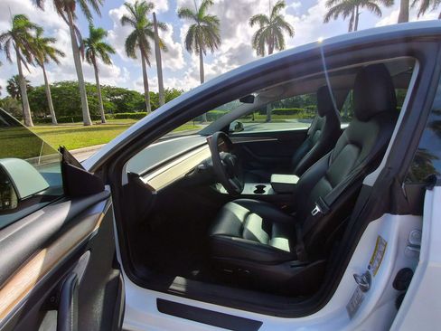 Used 2022 Tesla Model 3 RWD image 5