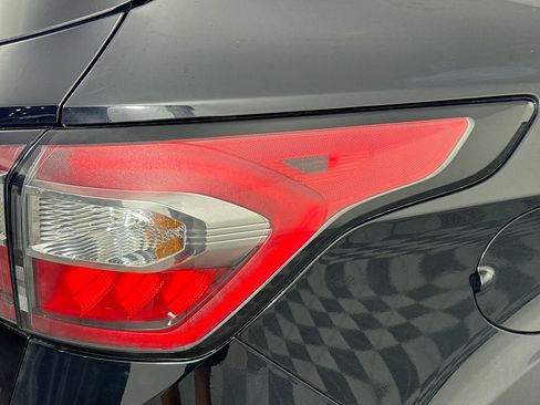 Used 2018 Ford Escape SE image 32