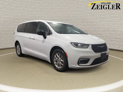 Used 2024 Chrysler Pacifica Touring-L