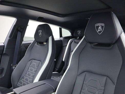 Used 2025 Lamborghini Urus SE AWD/4WD image 33