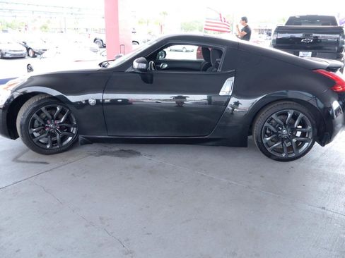 Used 2017 Nissan 370Z Coupe RWD image 10