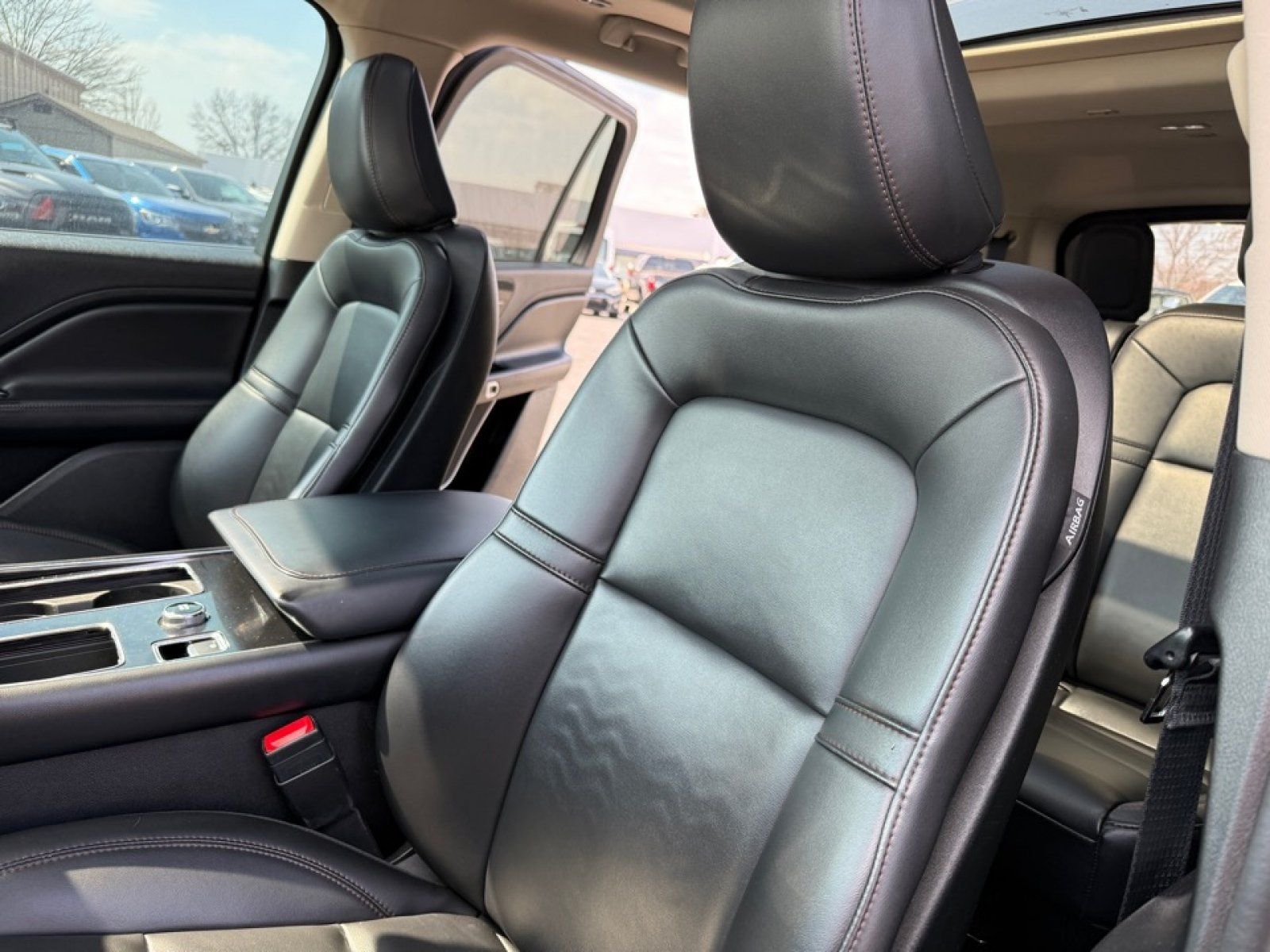 Used 2022 Lincoln Aviator AWD w/ Premium Package image 27