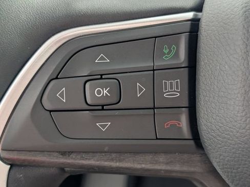 Used 2023 Jeep Grand Cherokee L Limited AWD/4WD image 17