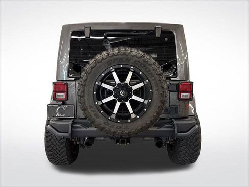 Used 2016 Jeep Wrangler Unlimited Sahara AWD/4WD image 4