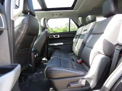 Used 2021 Ford Explorer XLT w/ Equipment Group 202A AWD/4WD image 21