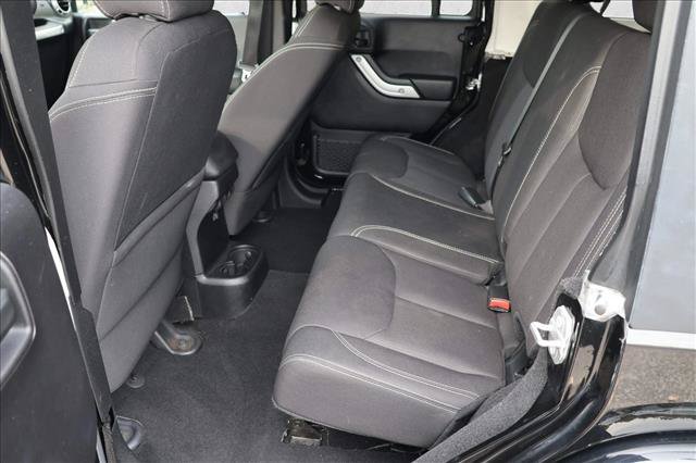 Used 2016 Jeep Wrangler Unlimited Sahara w/ Connectivity Group AWD/4WD image 22