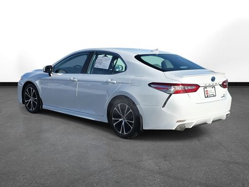 Certified 2020 Toyota Camry SE image 9