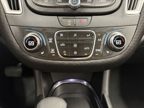 Used 2025 Chevrolet Malibu LT FWD image 16