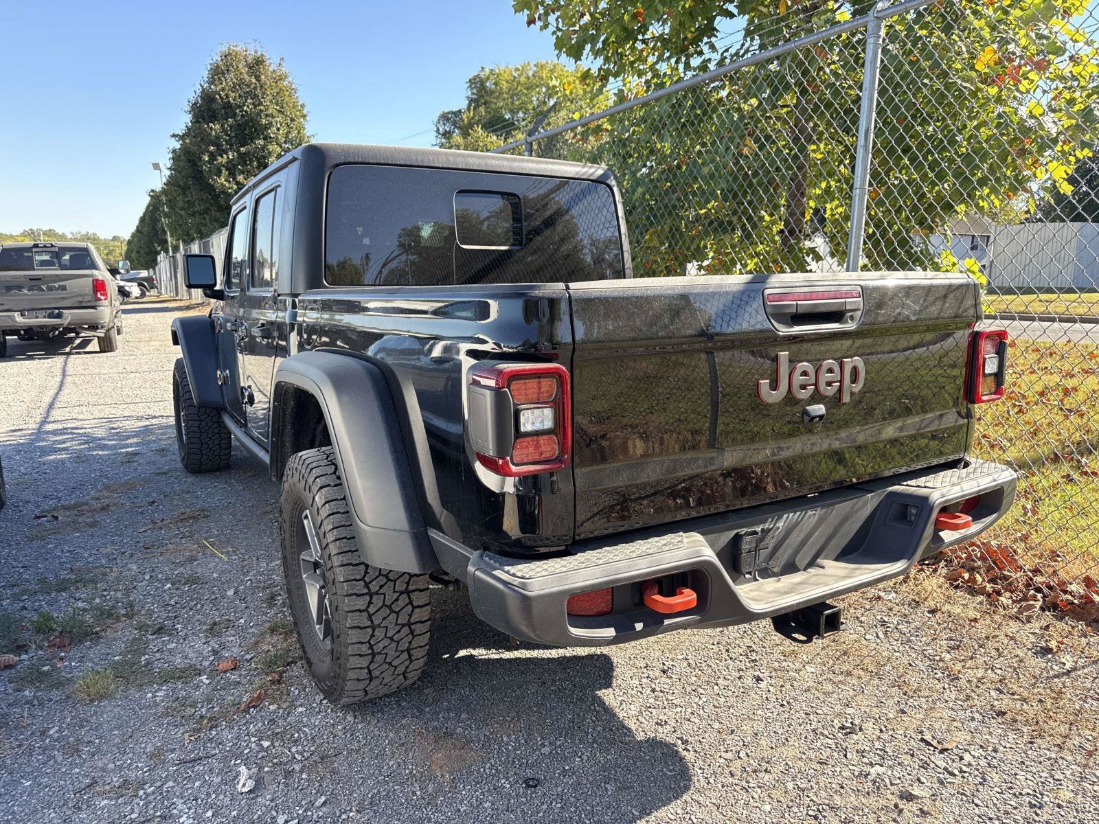 Used 2026 Jeep Gladiator Mojave AWD/4WD image 5