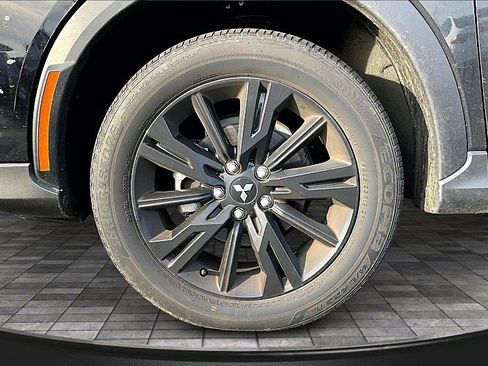 Used 2024 Mitsubishi Eclipse Cross LE image 9