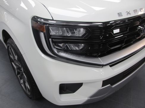 New 2025 Ford Expedition Platinum w/ Platinum Ultimate Package image 9