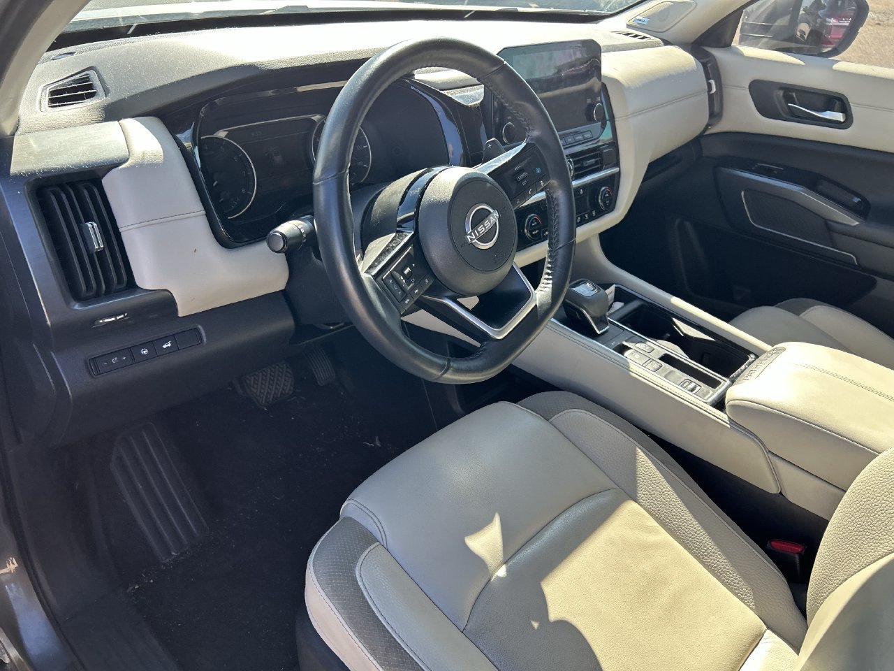 Used 2024 Nissan Pathfinder SL w/ SL Premium Package FWD image 11