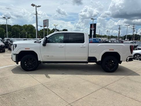 Used 2025 GMC Sierra 2500 AT4 w/ AT4 Premium Plus Package AWD/4WD image 4