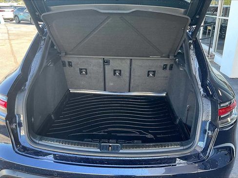 Used 2023 Porsche Macan T image 33