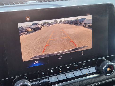 Used 2024 Chevrolet Colorado LT w/ LT Convenience Package II image 13