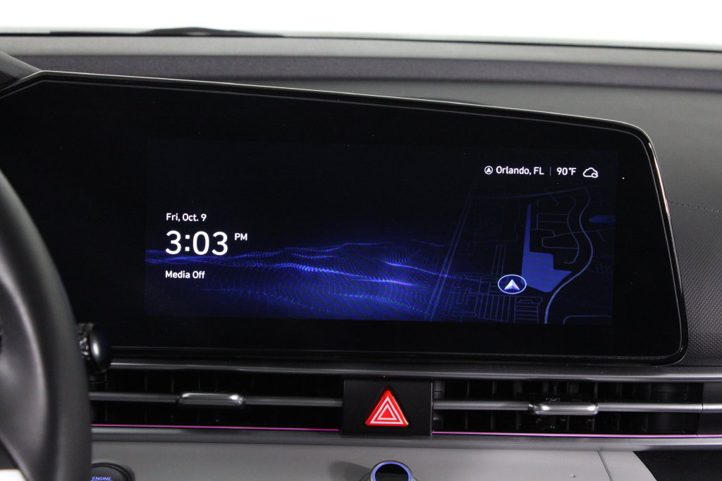 Certified 2024 Hyundai Elantra Limited FWD image 9