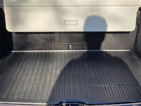 Used 2021 Volvo XC60 T5 Momentum w/ Premium Package image 23