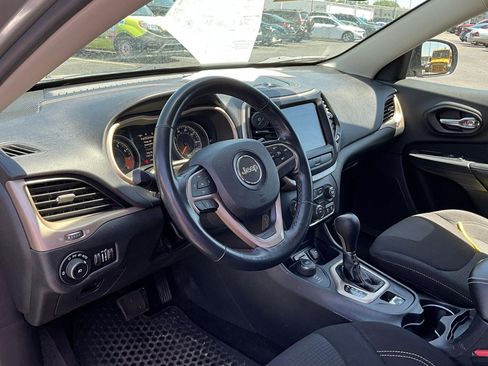 Used 2015 Jeep Cherokee Latitude w/ Cold Weather Group AWD/4WD image 16