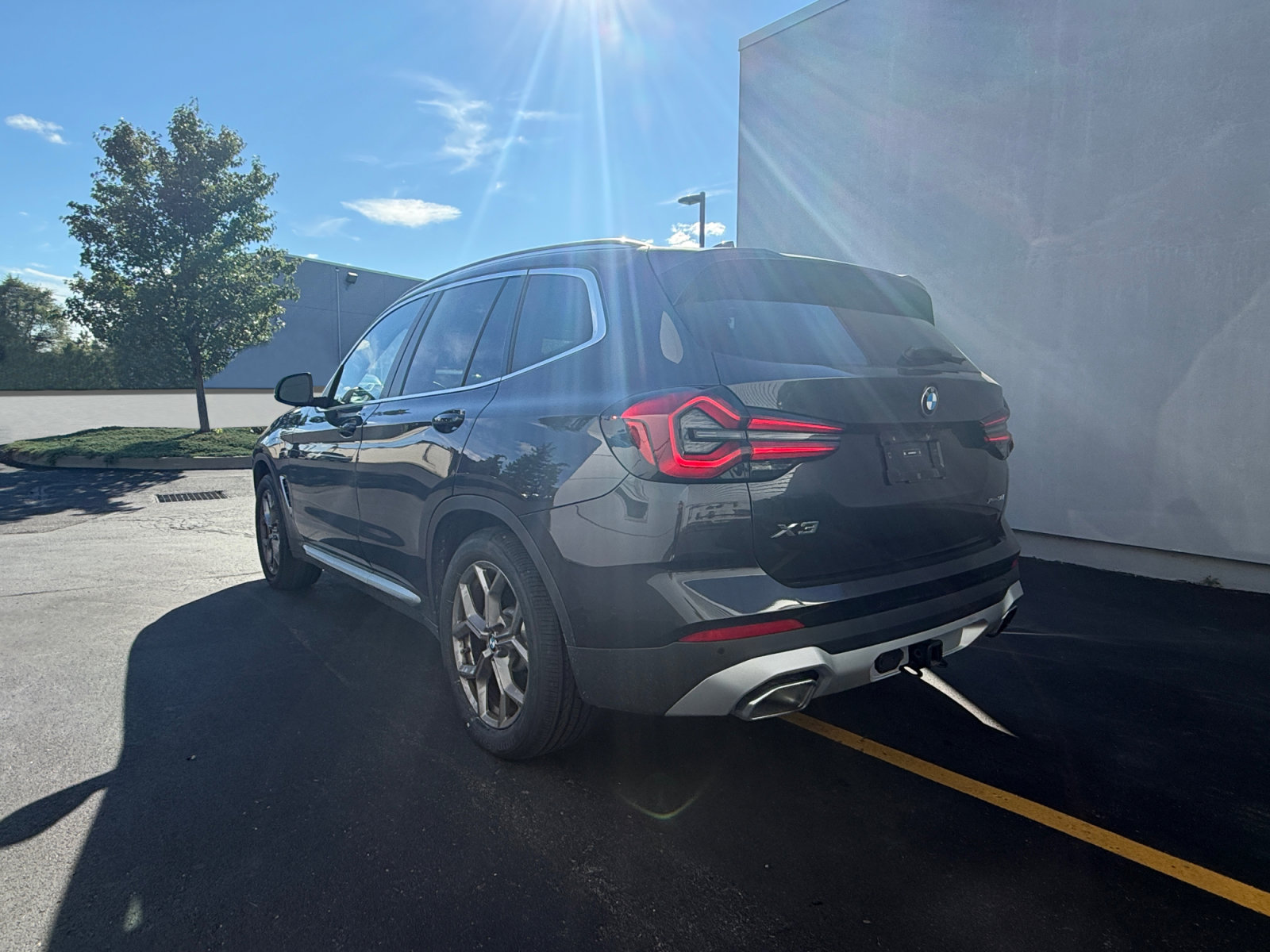 Used 2023 BMW X3 xDrive30i w/ Premium Package w/ZPA AWD/4WD image 3