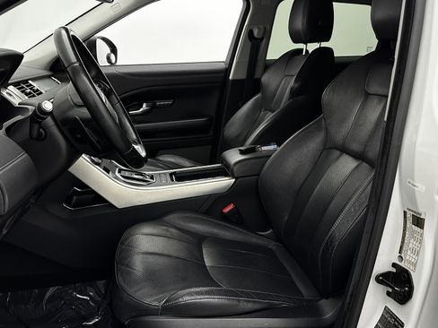 Used 2017 Land Rover Range Rover Evoque SE Premium image 16