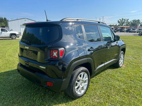 Used 2019 Jeep Renegade Latitude w/ Cold Weather Group image 9